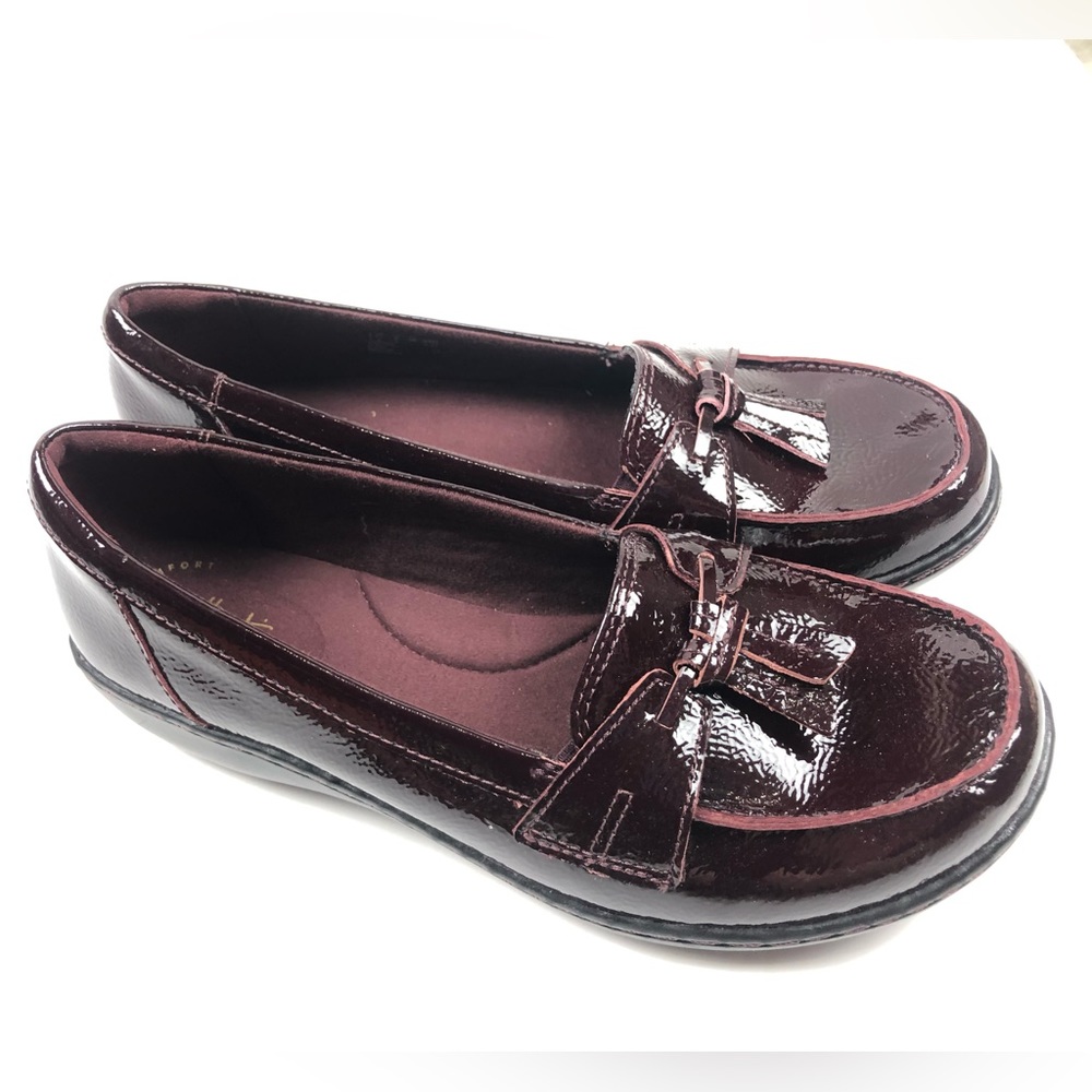 Clarks Ashland Bubble Patent Burgundy Loafers womens size 8 great condition